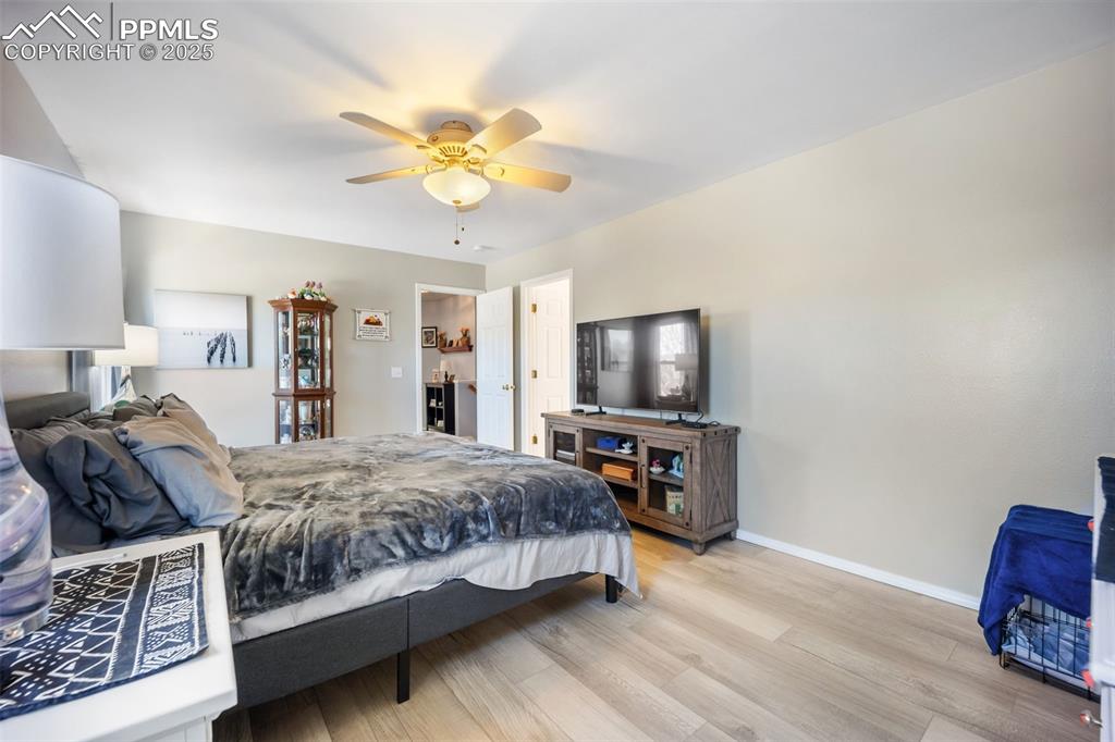 Image 16 of 49: Bedroom