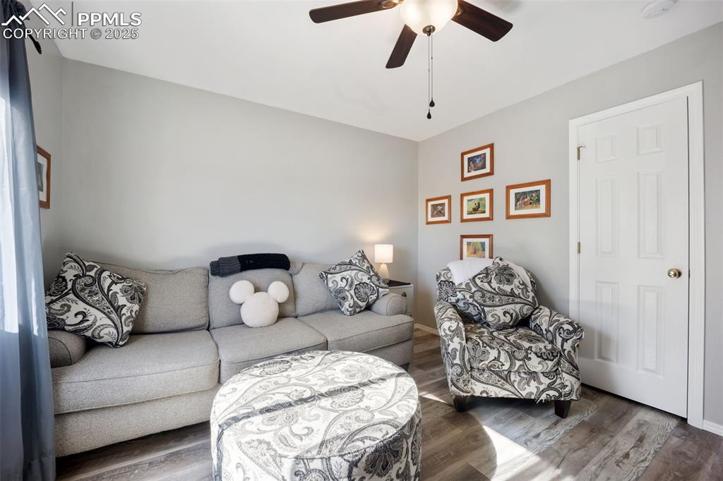 Image 22 of 49: Living Room