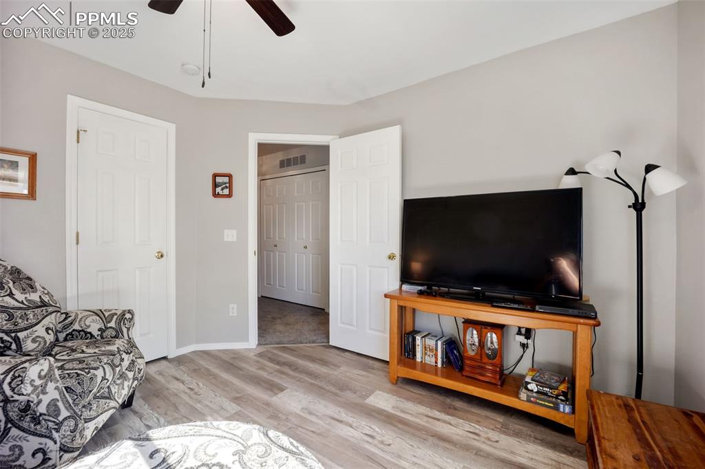 Image 23 of 49: Living Room