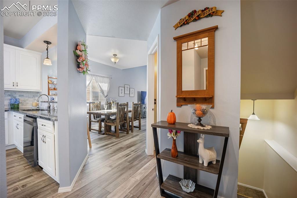 Image 27 of 49: Kitchen