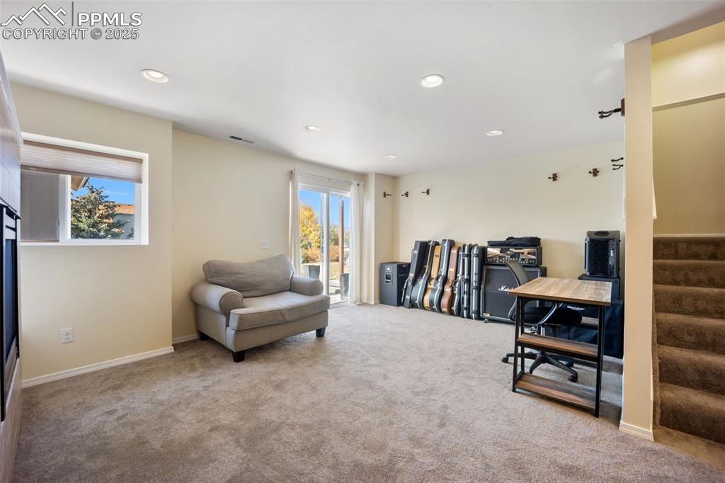 Image 29 of 49: Sitting Room