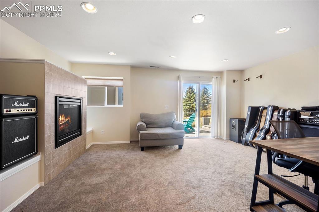 Image 32 of 49: Living Room