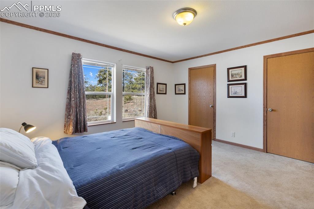 Image 18 of 49: Bedroom