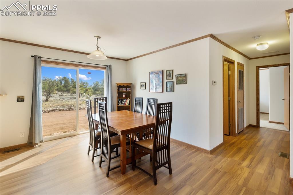 Image 22 of 49: Dining Area