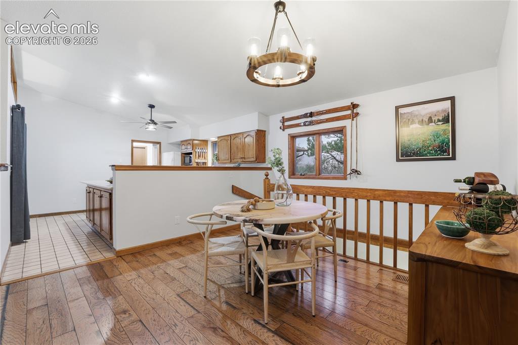 Image 12 of 50: Dining Area