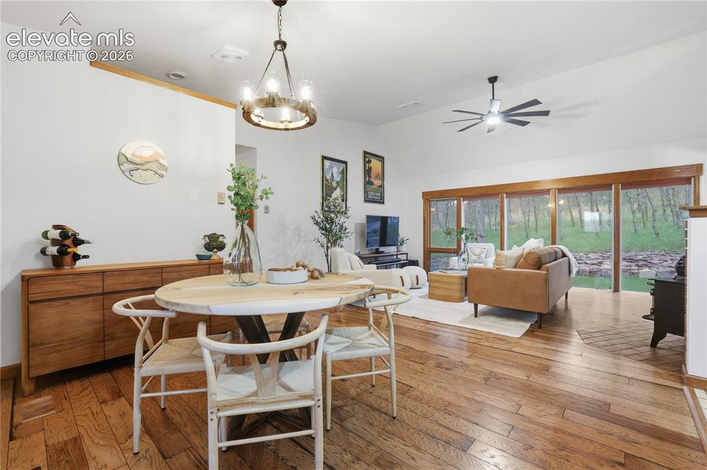 Image 13 of 50: Dining Area