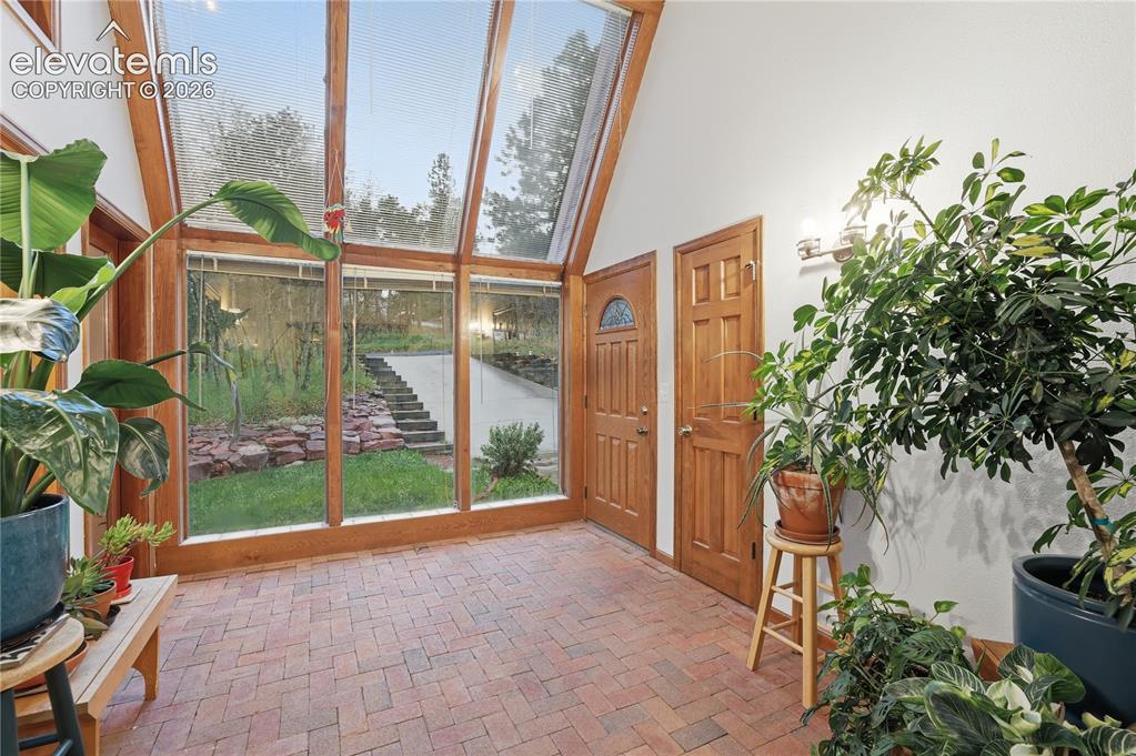 Image 7 of 50: Sun Room