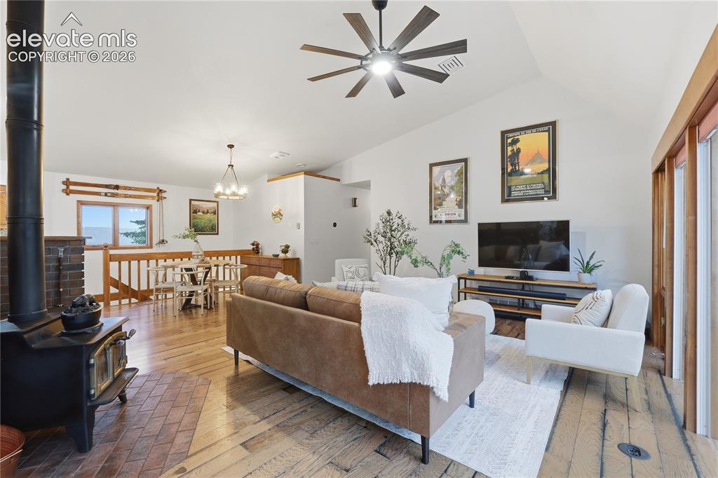 Image 8 of 50: Living Room