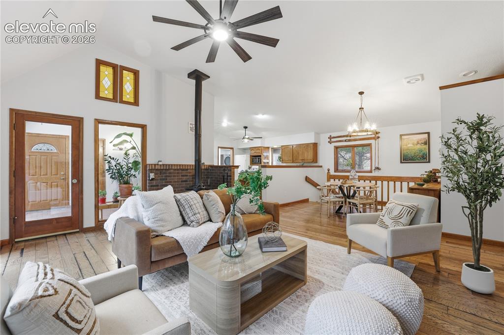 Image 9 of 50: Living Room