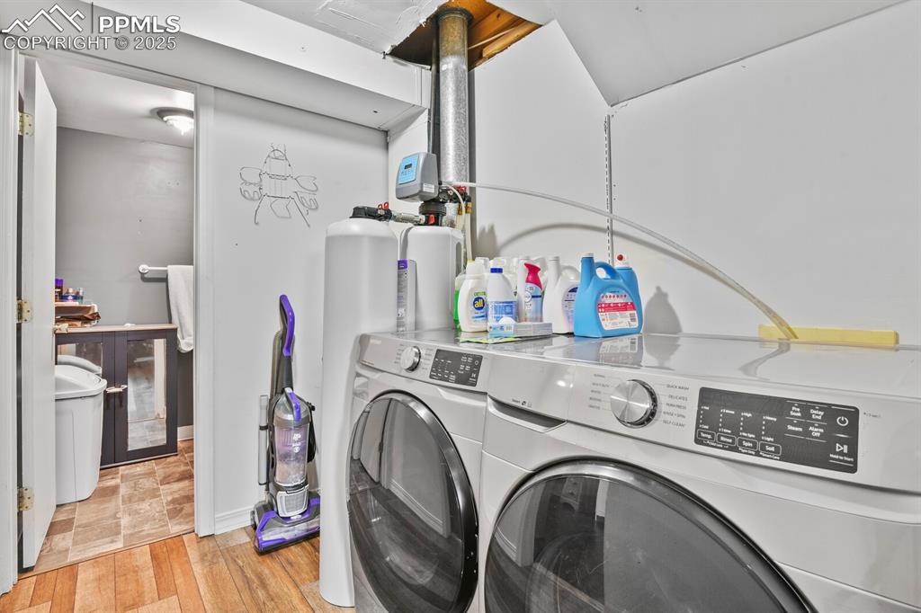 Image 17 of 31: Laundry