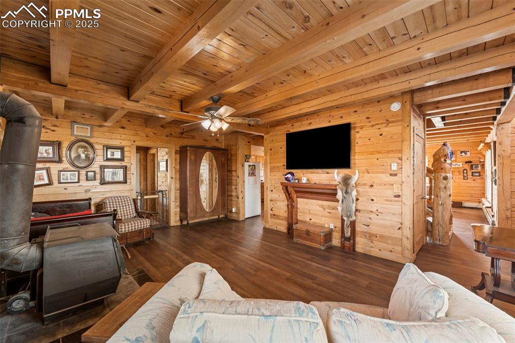 Image 12 of 37: Family Room