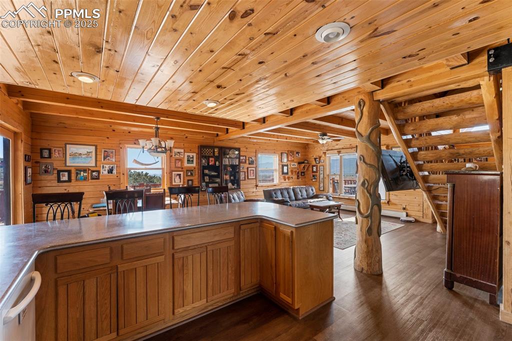 Image 9 of 37: Kitchen