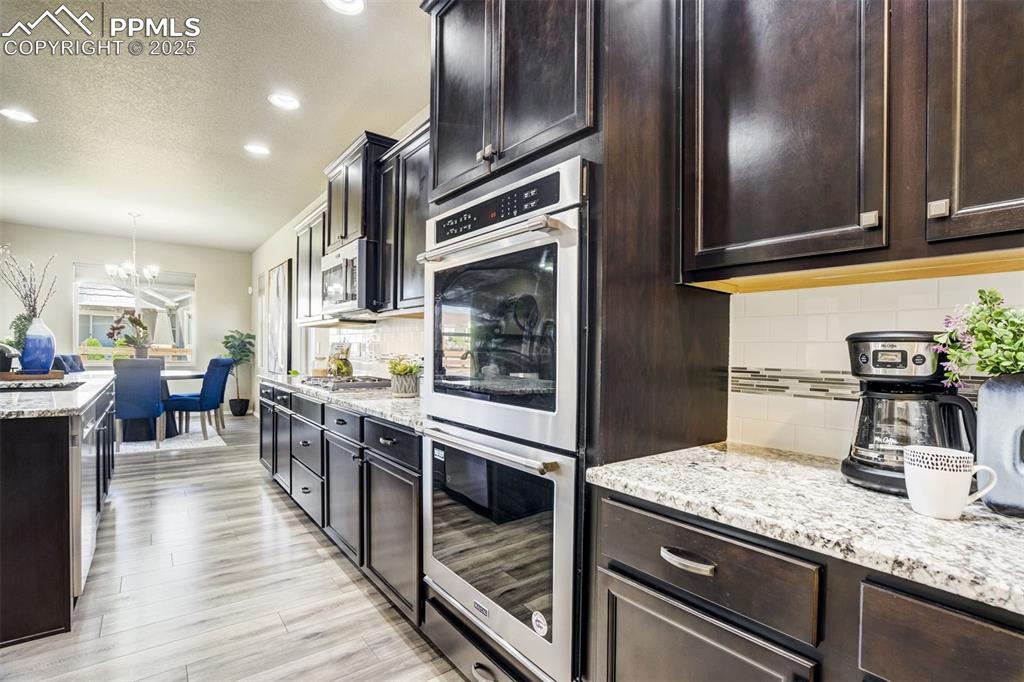 Image 10 of 41: Kitchen