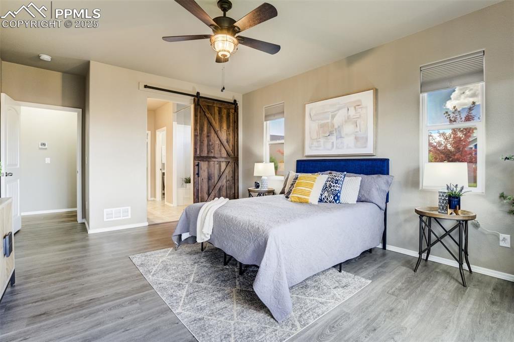 Image 16 of 41: Bedroom