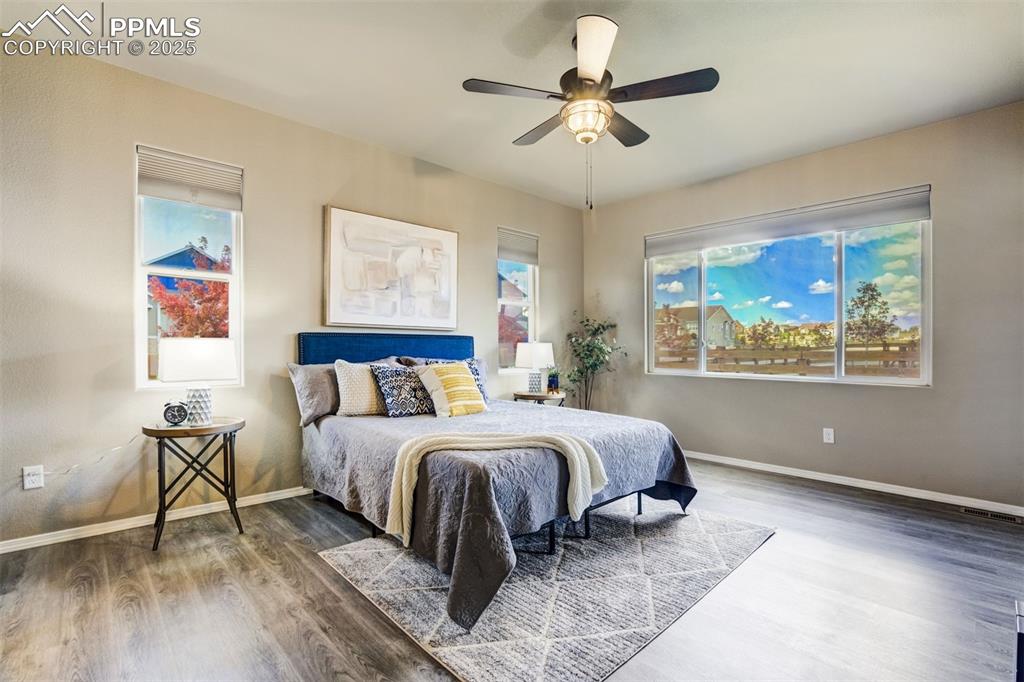 Image 17 of 41: Bedroom