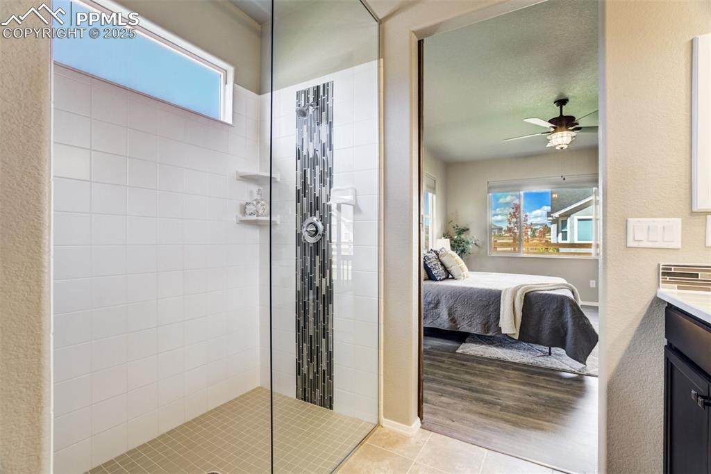 Image 20 of 41: Bathroom