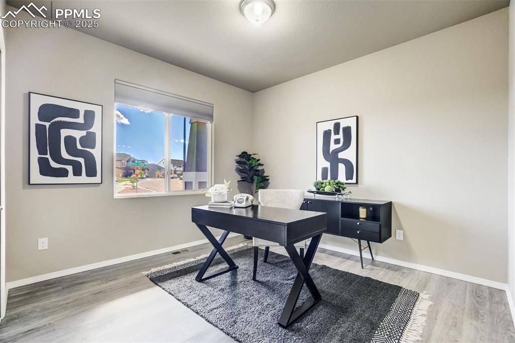 Image 24 of 41: Office