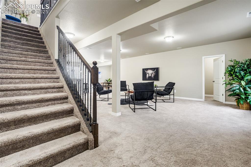 Image 28 of 41: Office