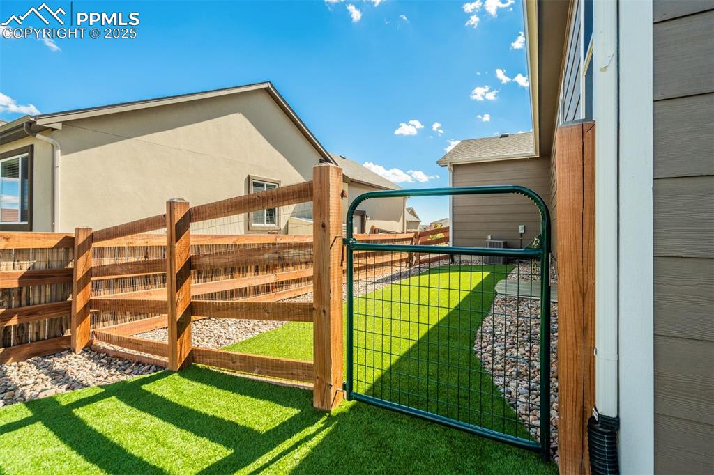 Image 40 of 41: Fence