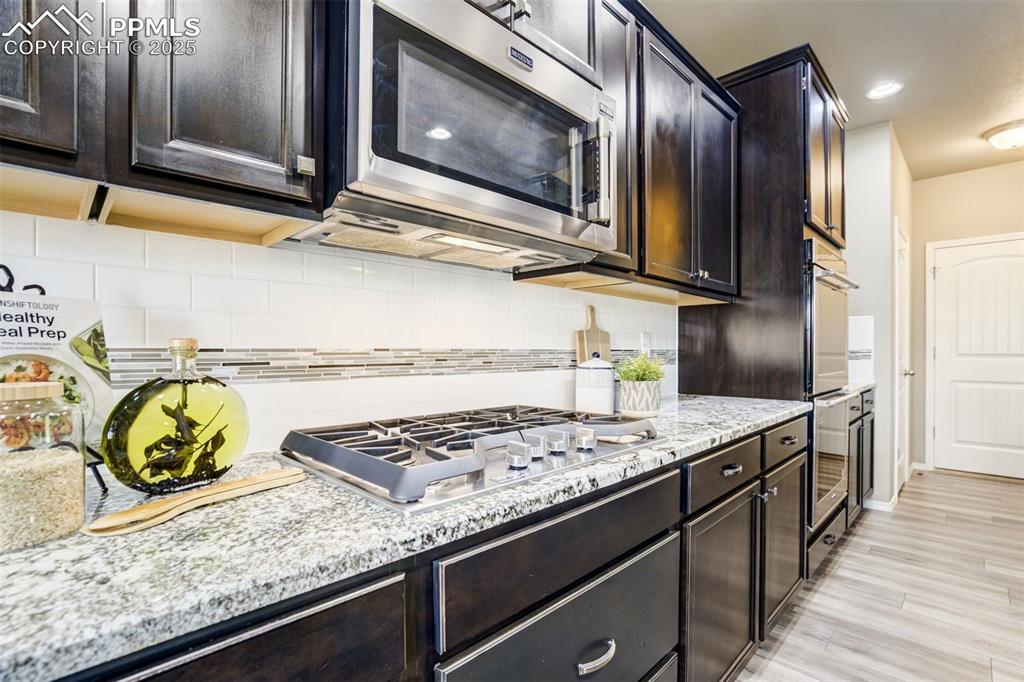 Image 9 of 41: Kitchen