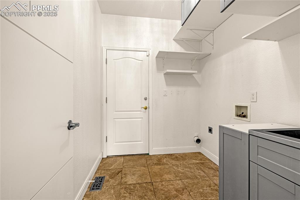 Image 11 of 50: Laundry