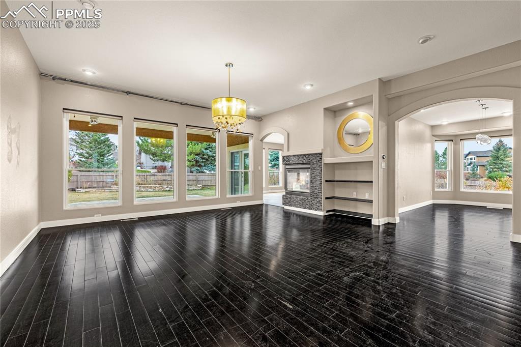 Image 3 of 50: Living Room