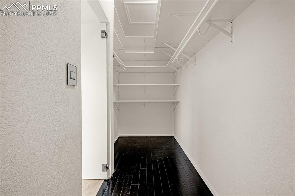 Image 30 of 50: Closet