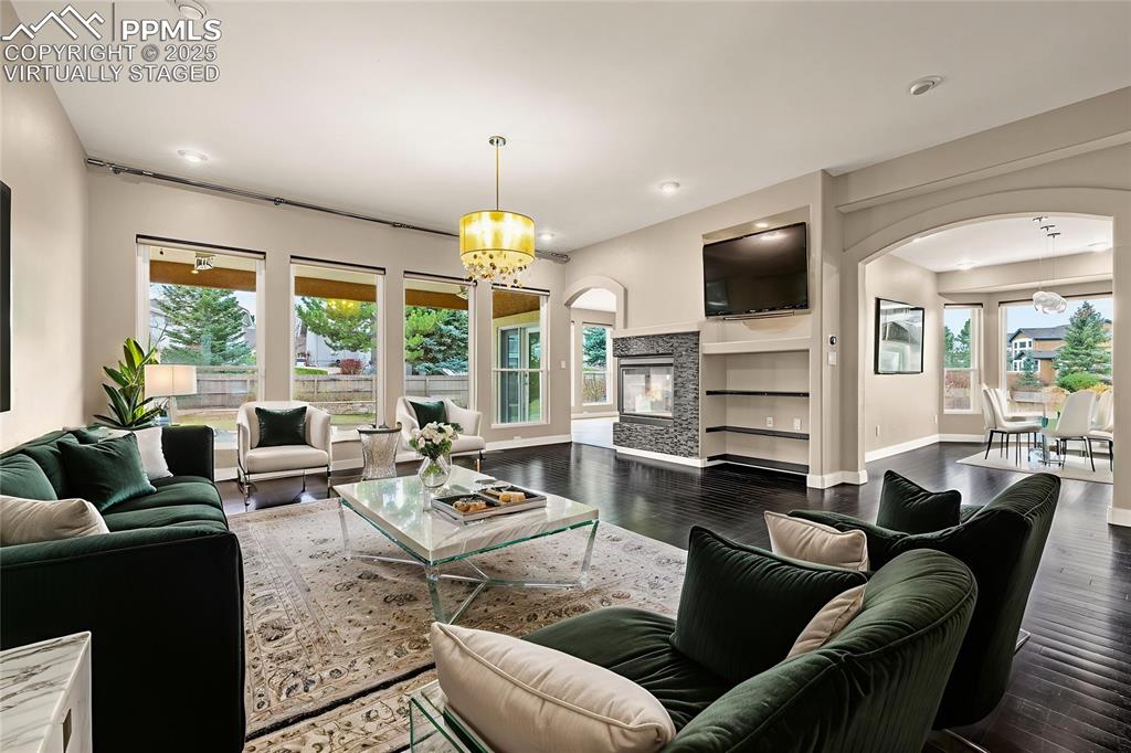 Image 4 of 50: Virtually staged