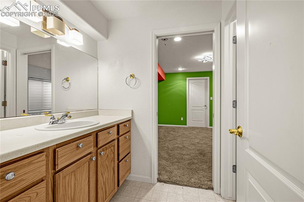 Image 42 of 50: Bathroom