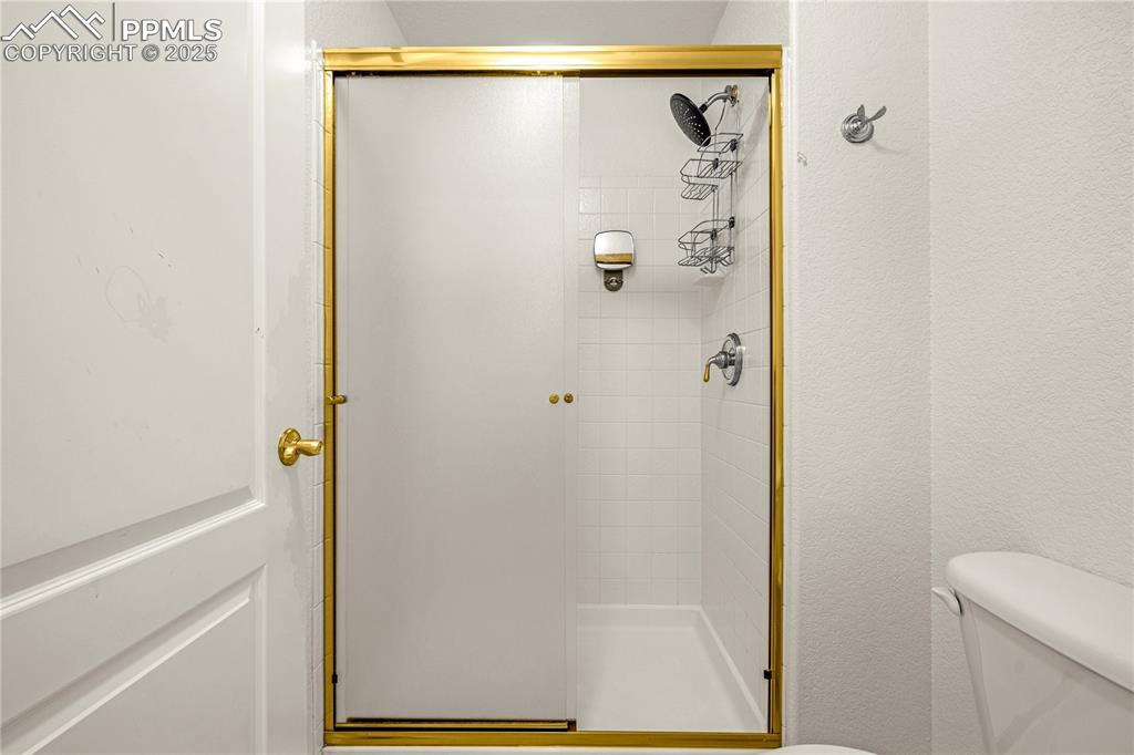 Image 43 of 50: Bathroom