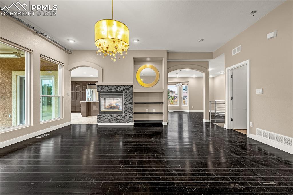 Image 9 of 50: Living Room