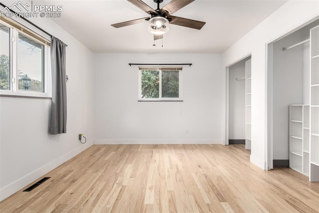 Image 16 of 38: Bedroom