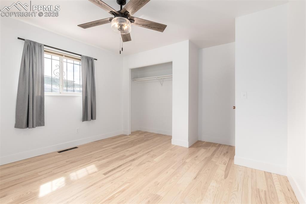 Image 22 of 38: Bedroom