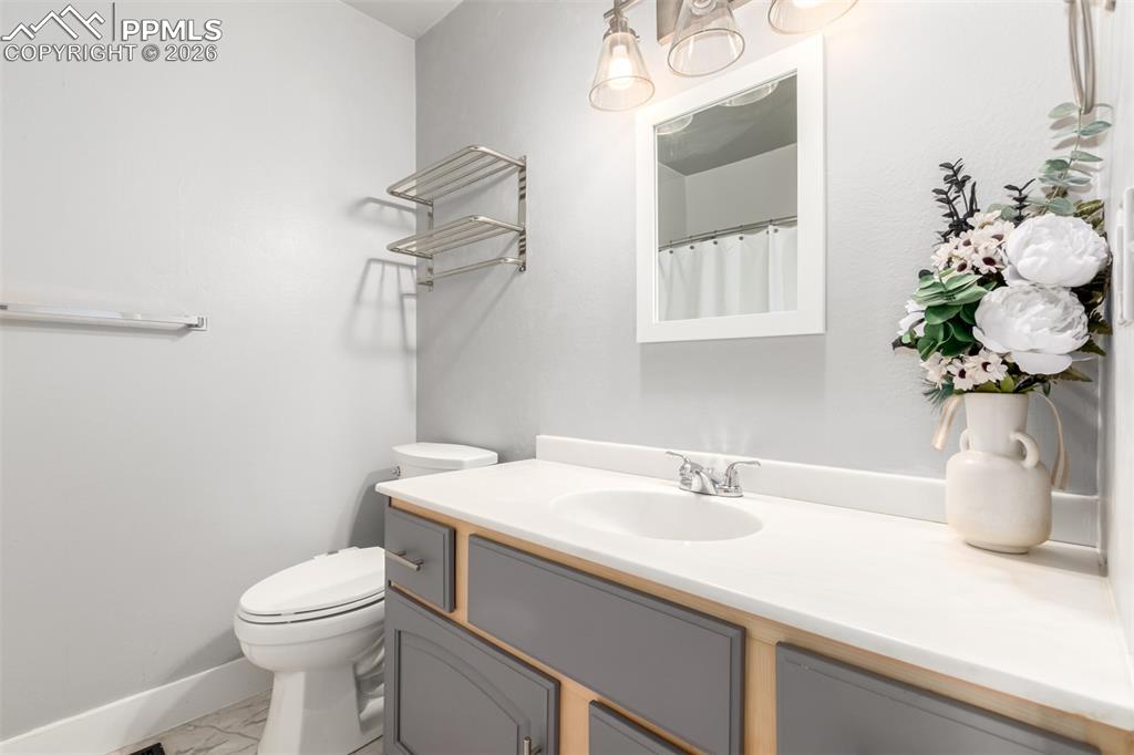 Image 23 of 38: Bathroom