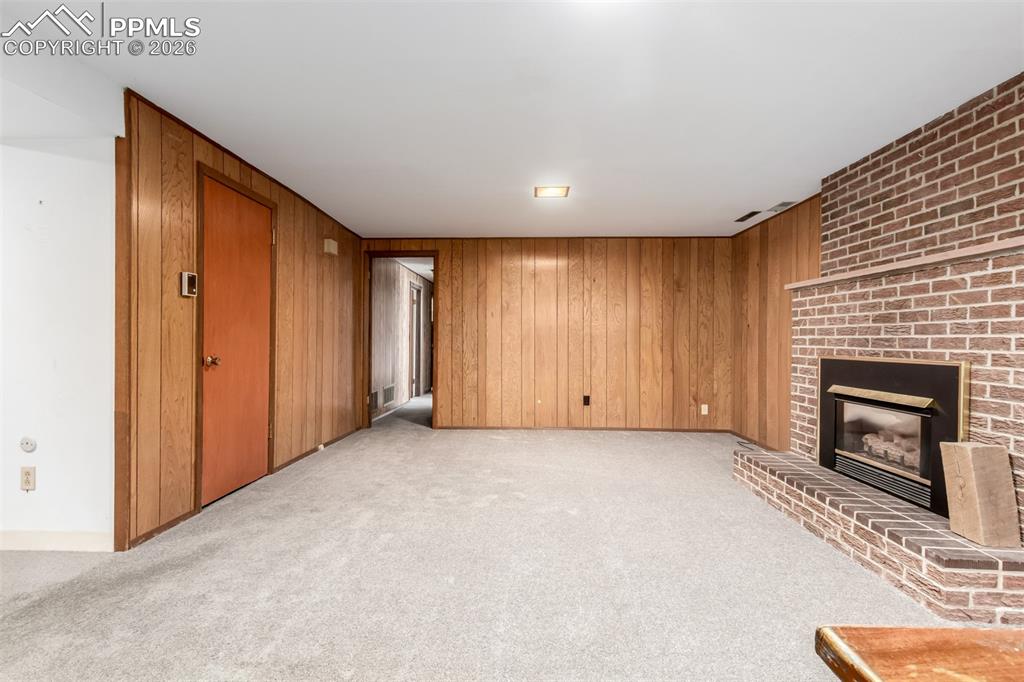 Image 26 of 38: Living Room