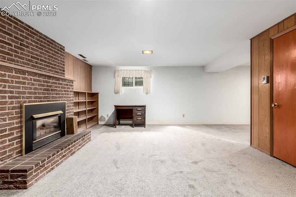 Image 28 of 38: Living Room