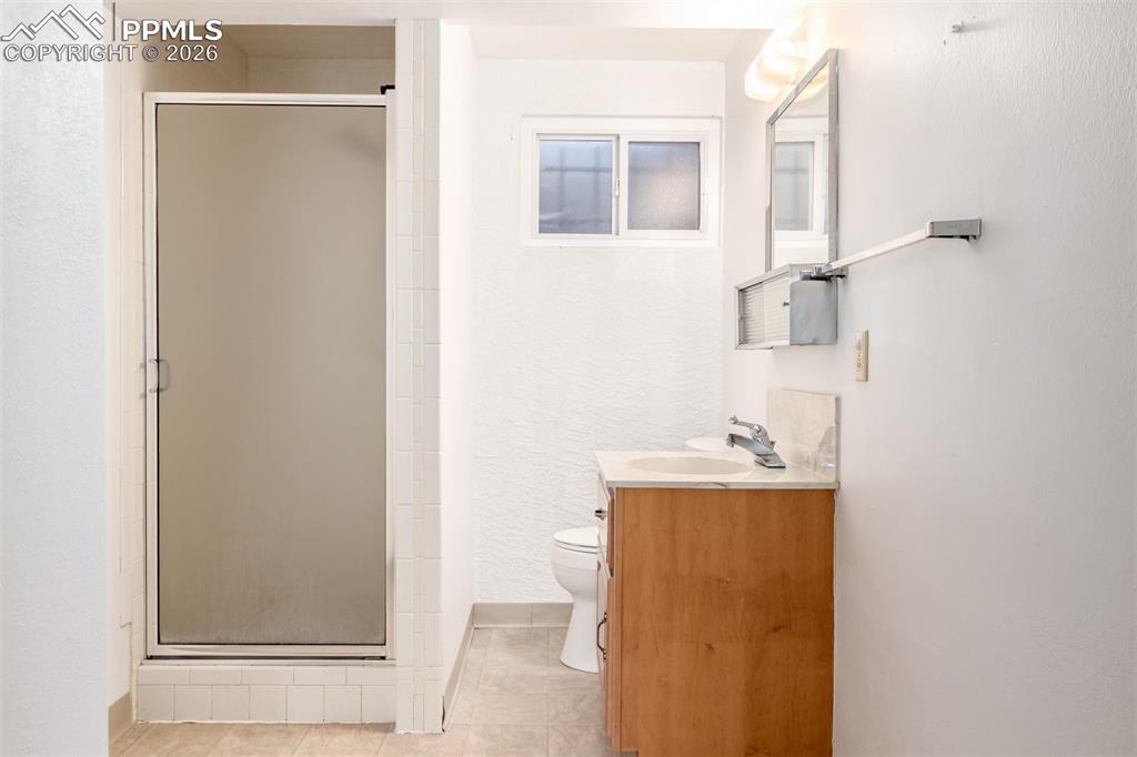 Image 35 of 38: Bathroom