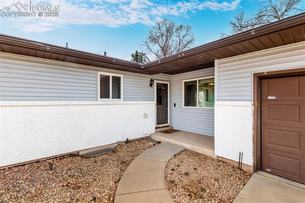 Image 4 of 38: Entry