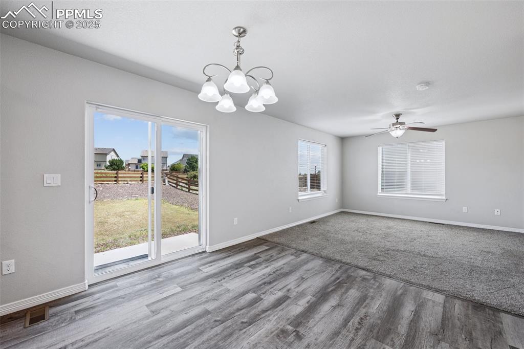 Image 11 of 24: Dining Area