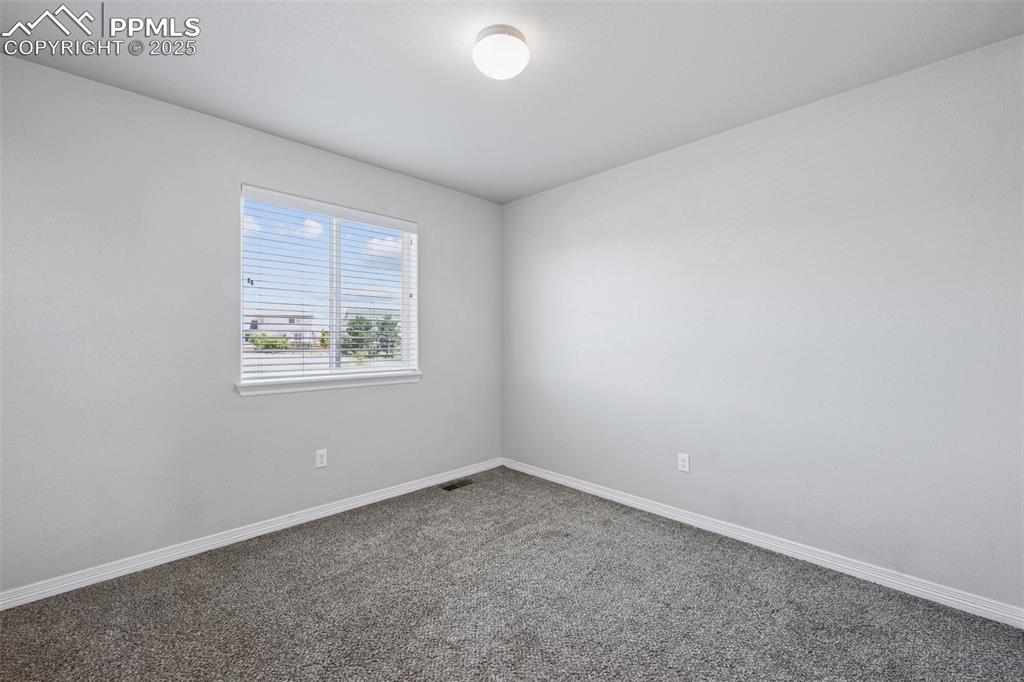 Image 13 of 24: Bedroom