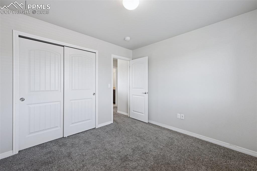 Image 14 of 24: Bedroom