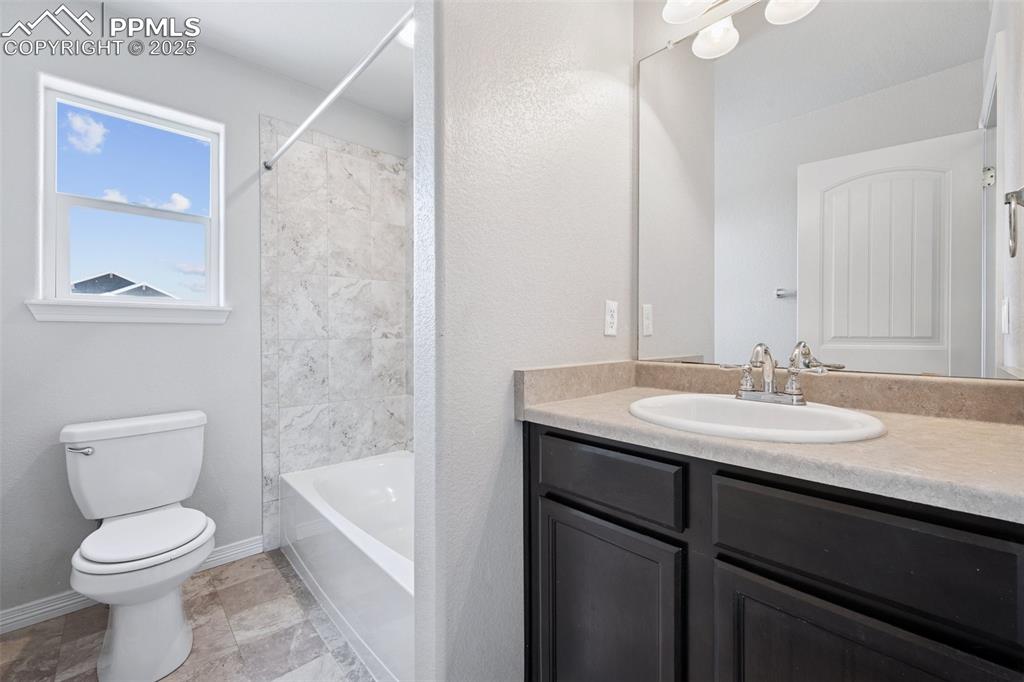 Image 15 of 24: Bathroom