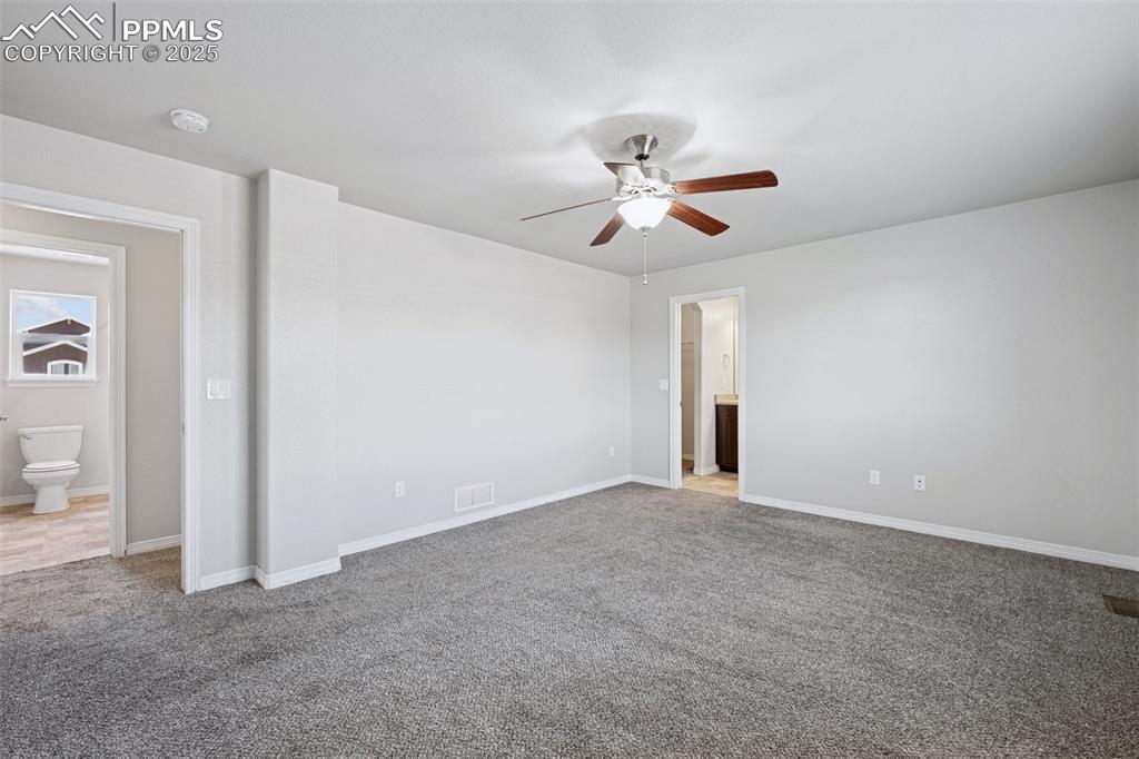 Image 17 of 24: Bedroom