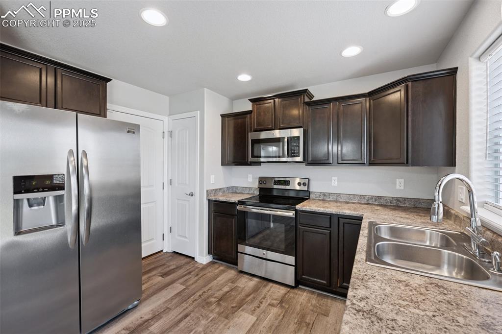 Image 2 of 24: Kitchen