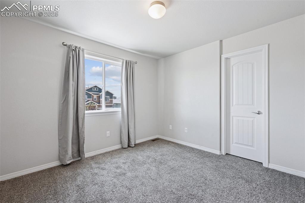 Image 20 of 24: Bedroom