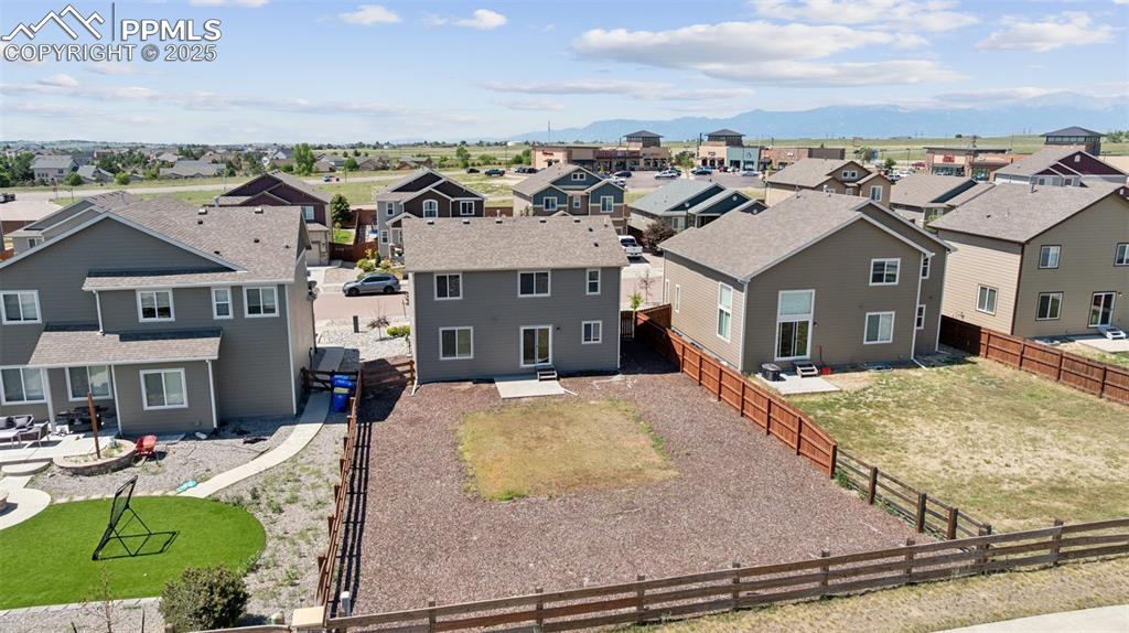 Image 22 of 24: Yard