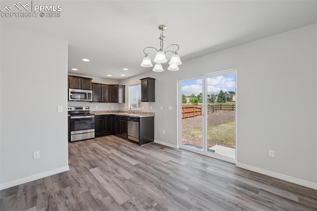 Image 9 of 24: Dining Area