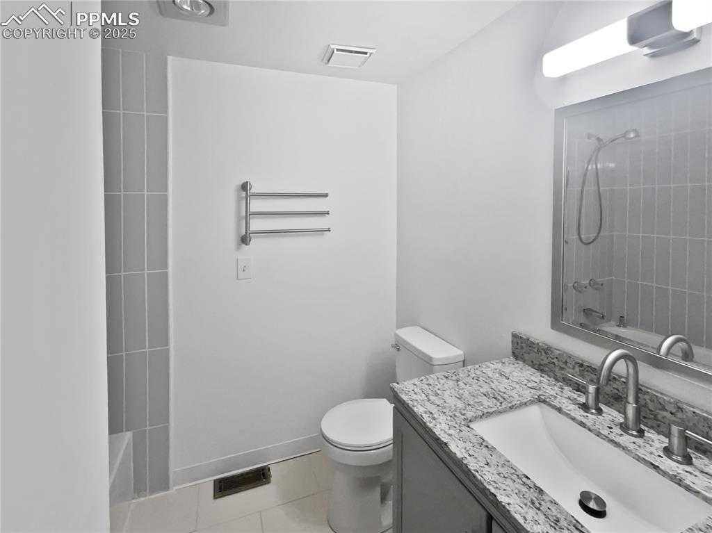 Image 7 of 22: Bathroom
