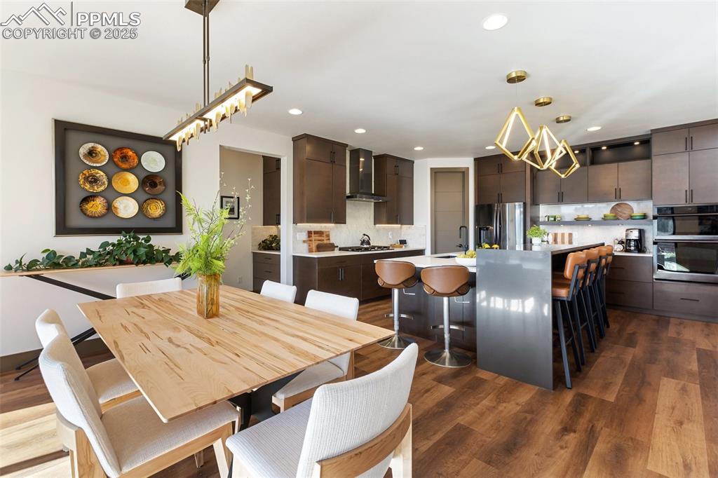 Image 11 of 48: Dining Area