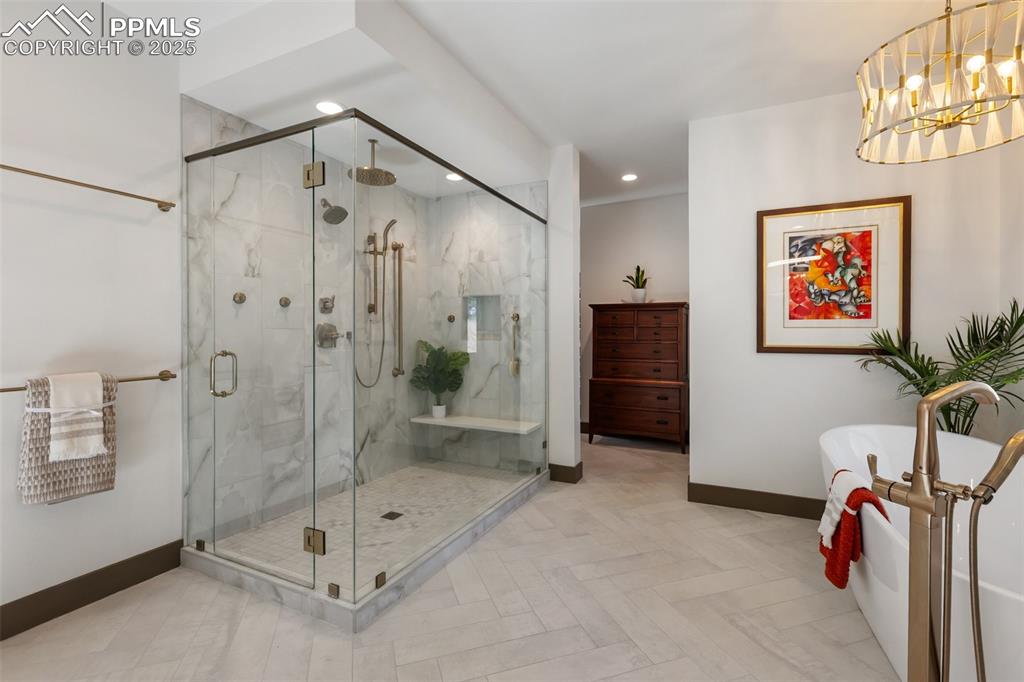 Image 18 of 48: Closet